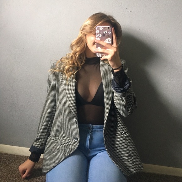 Size 12 but fits well on me! I’m a size 2-4 - Picture 2 of 3